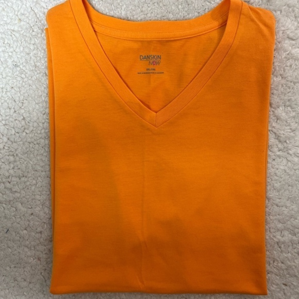 Danskin Now Orange V-Neck T-Shirt Size XXL (Note-Runs Very Small)